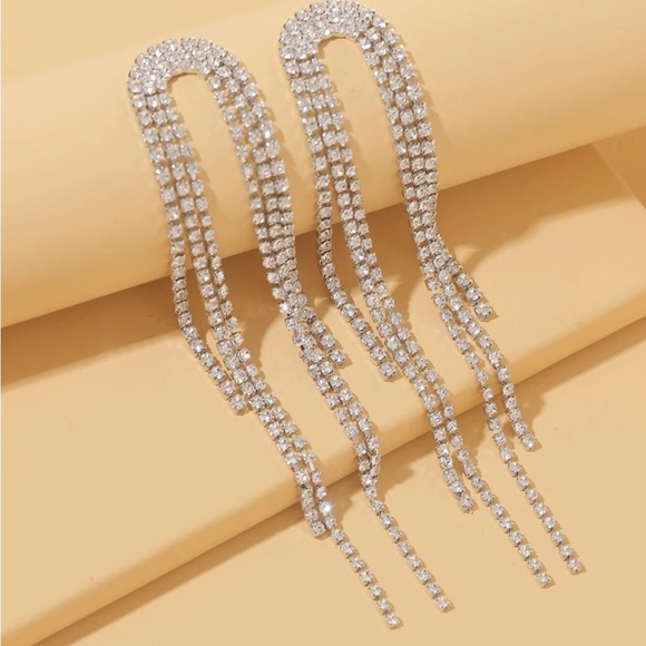 Last pair! 🆕 ZARA rhinestone glam drop stud back long tassel earrings - Picture 3 of 3